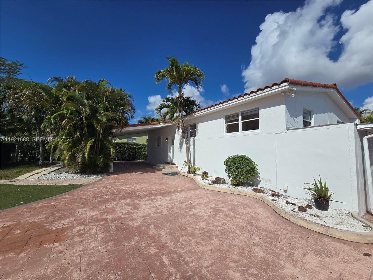 8105 Sw 17th Ter - Photo 4 of 24