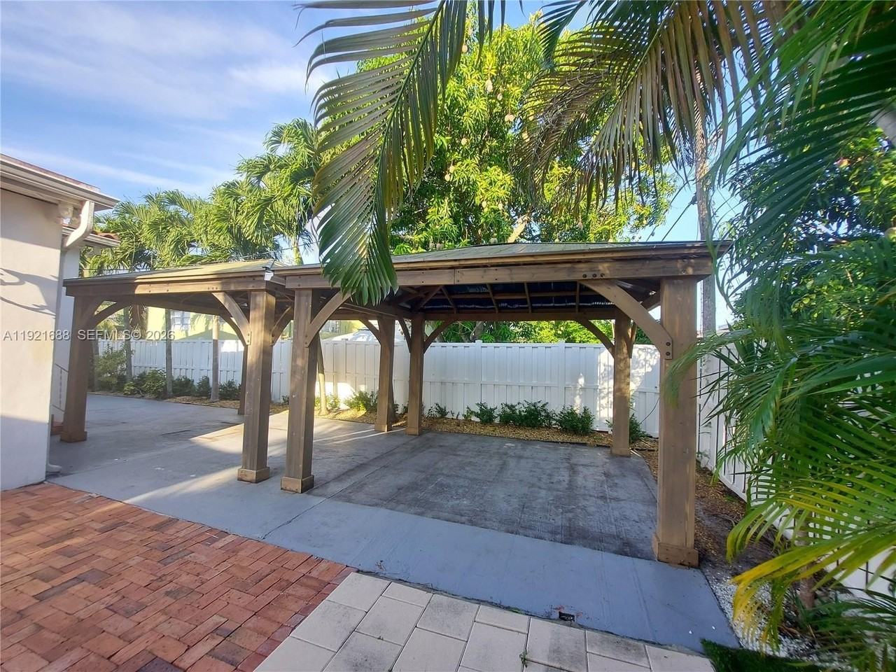 8105 Sw 17th Ter - Photo 5 of 24