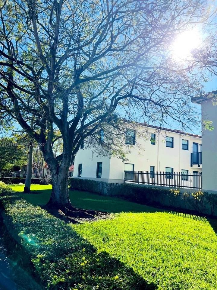 4204 Sw 14th St #3 - Photo 4 of 13