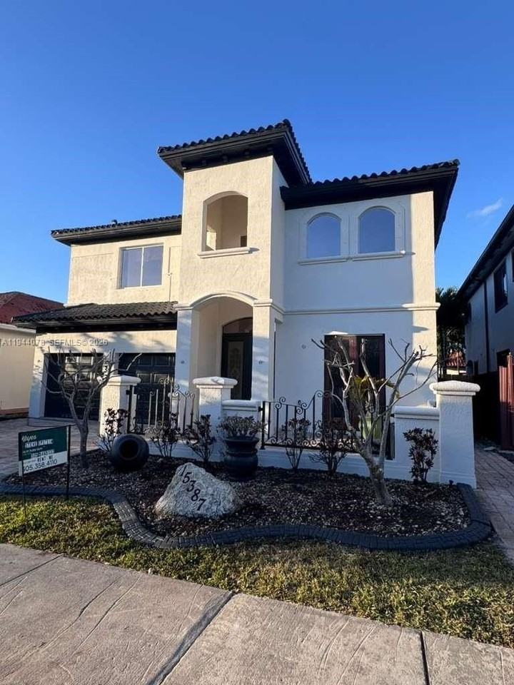 15387 Sw 21st Ln #1 - Photo 4 of 50