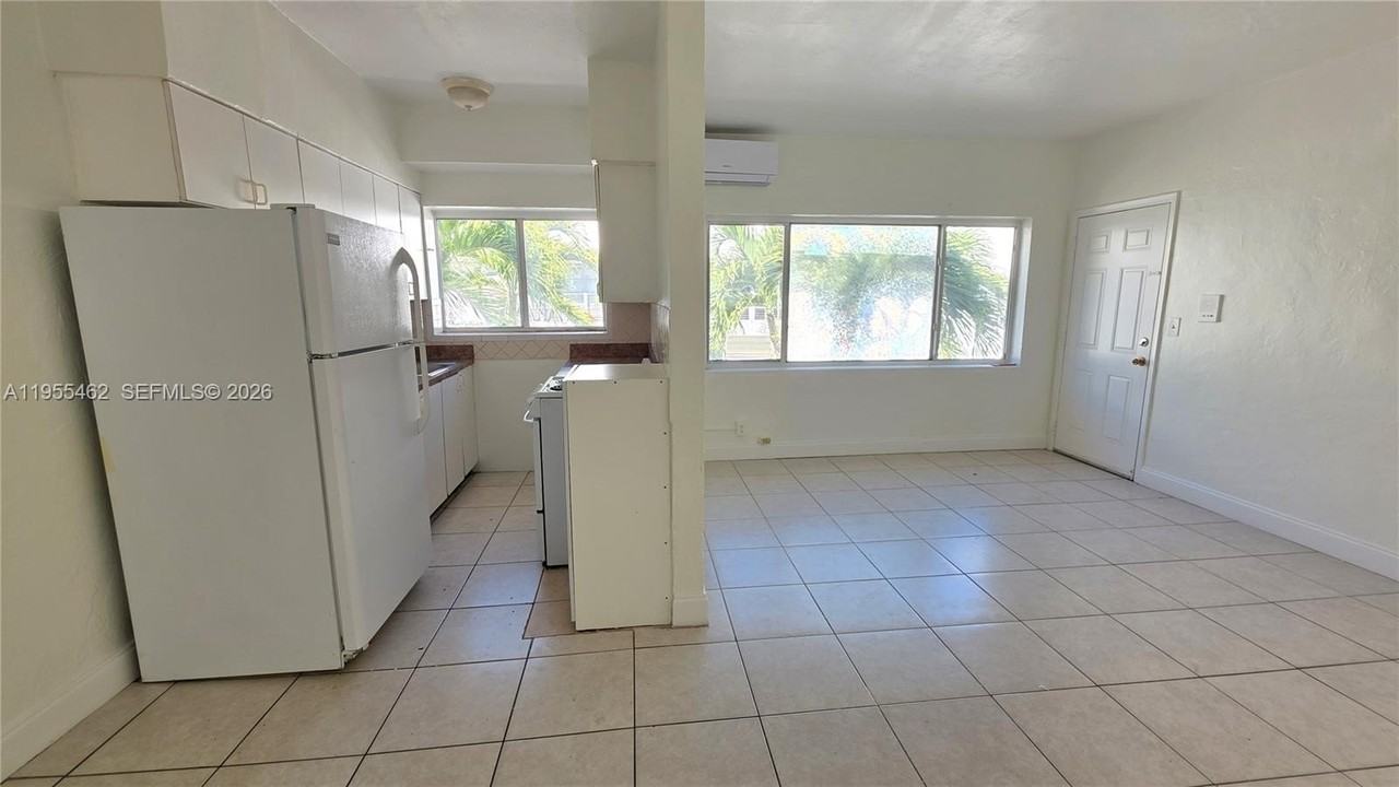 7629 Dickens Ave #7 - Photo 6 of 35