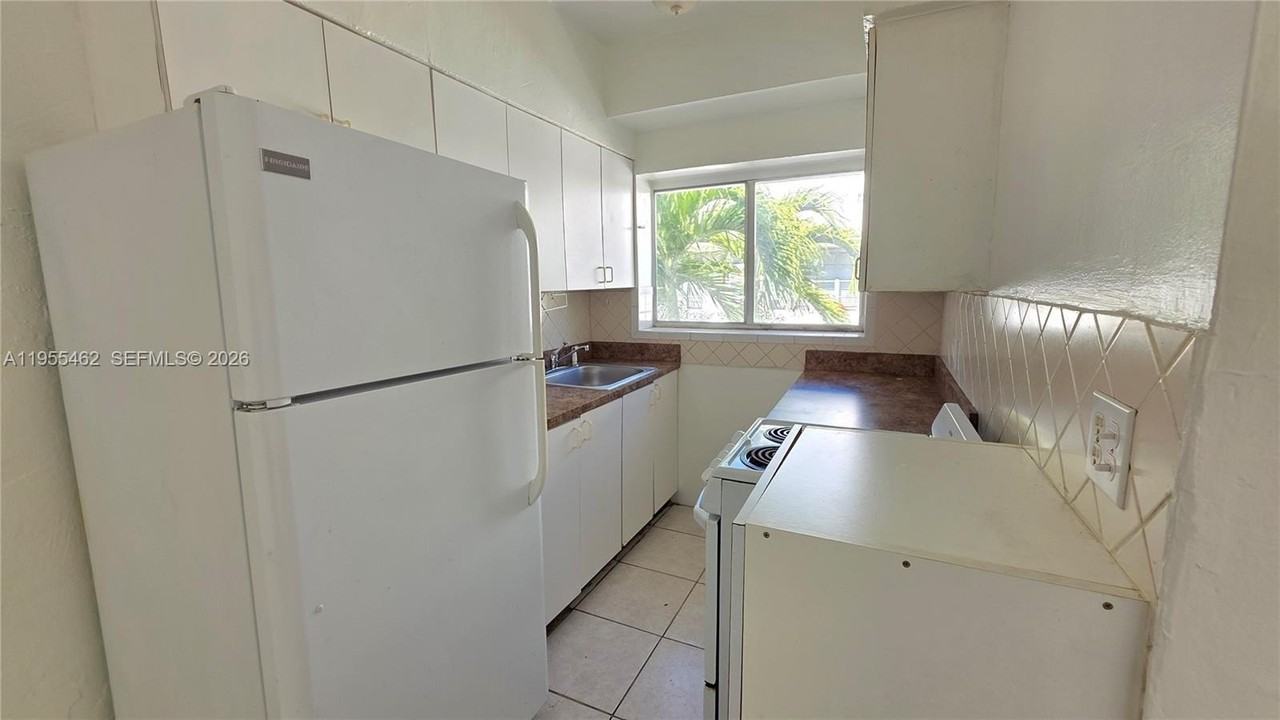 7629 Dickens Ave #7 - Photo 7 of 35