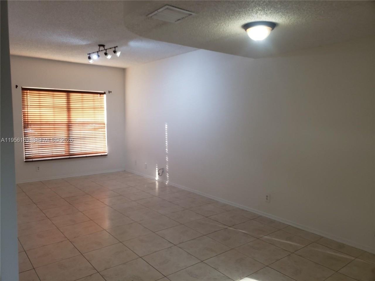 289 Duval Ct - Photo 5 of 14