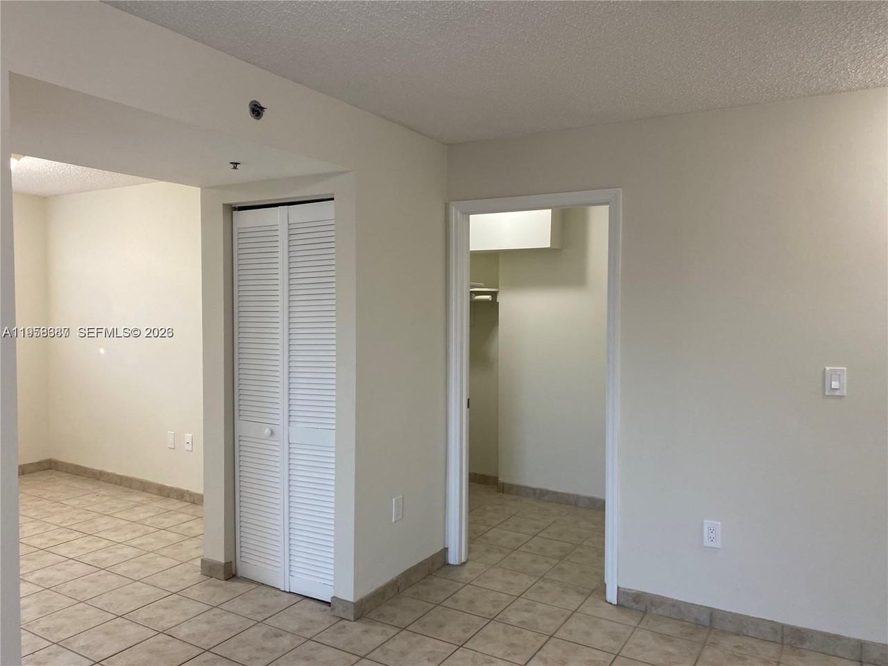 601 Sw 37th Ave #304 - Photo 7 of 19