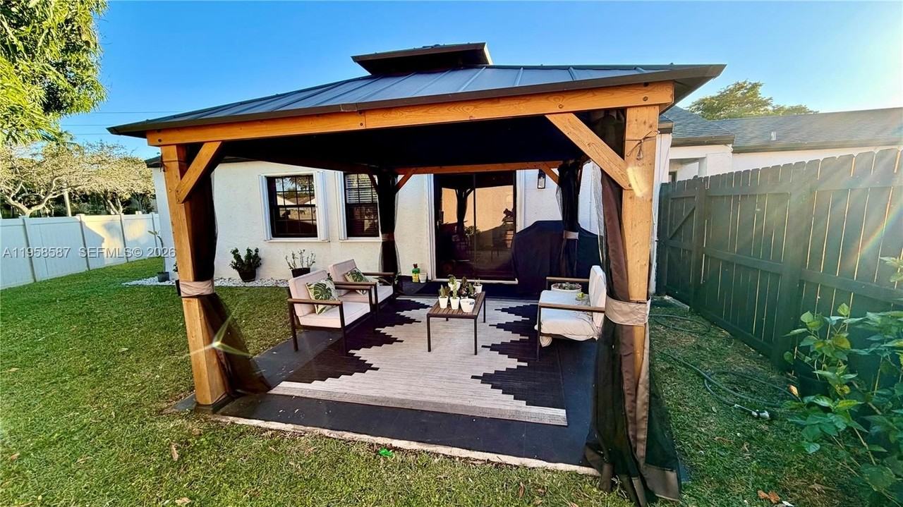 2451 Sw 85th Ter #2451 - Photo 2 of 20