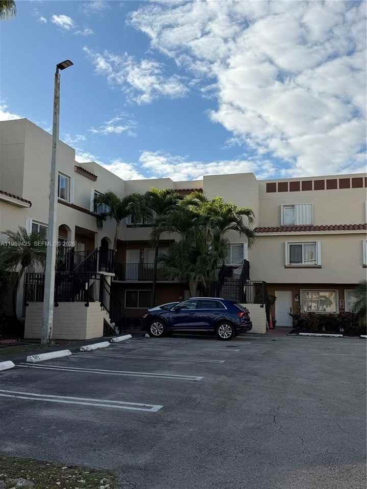 551 Nw 82nd Ave #518 - Photo 3 of 22