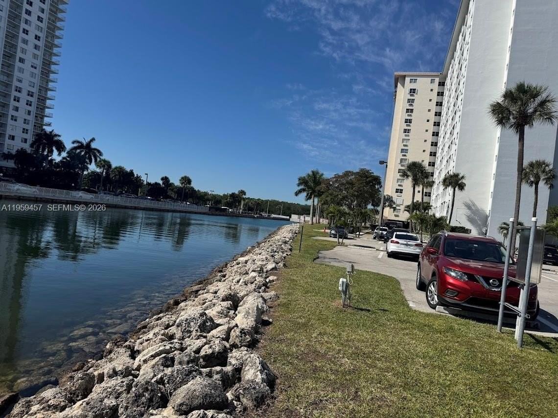 400 Kings Point Dr #706 - Photo 2 of 21