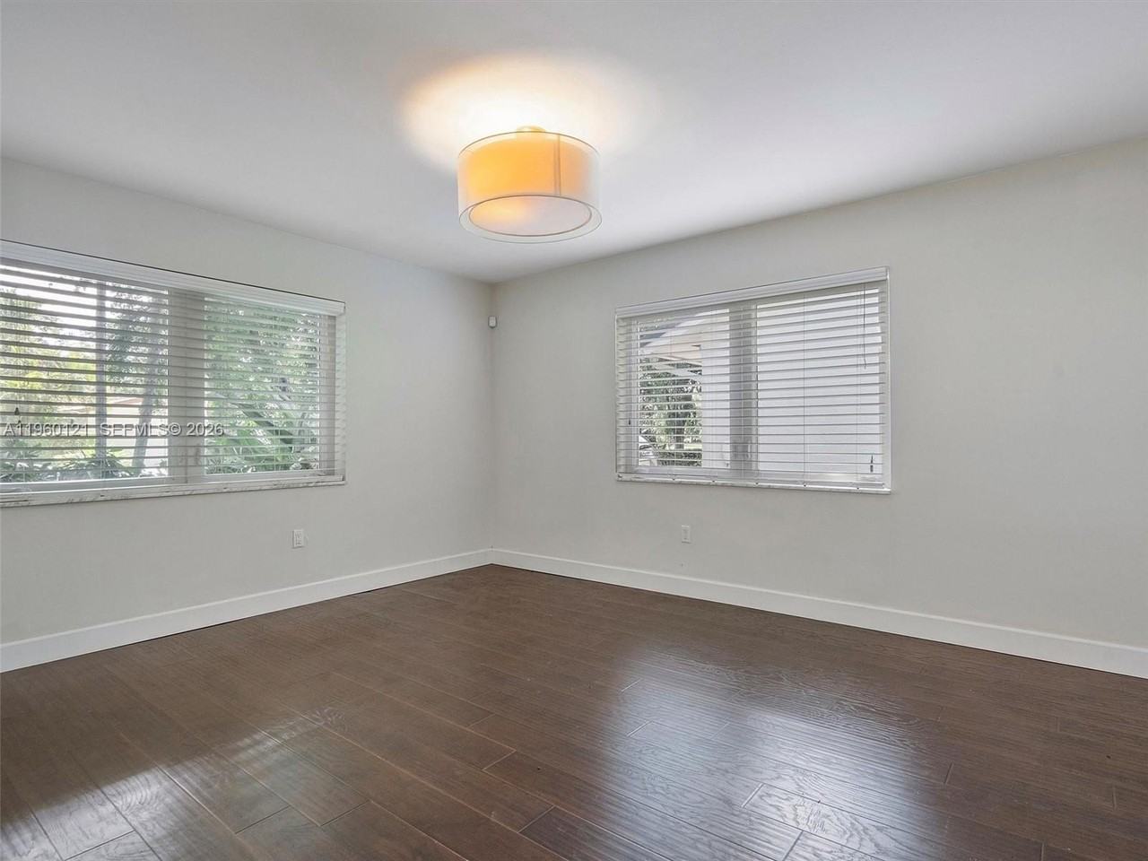 5517 Sardinia St - Photo 7 of 42