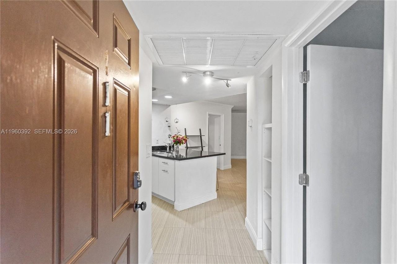 10401 W Broward Blvd #111 - Photo 5 of 50