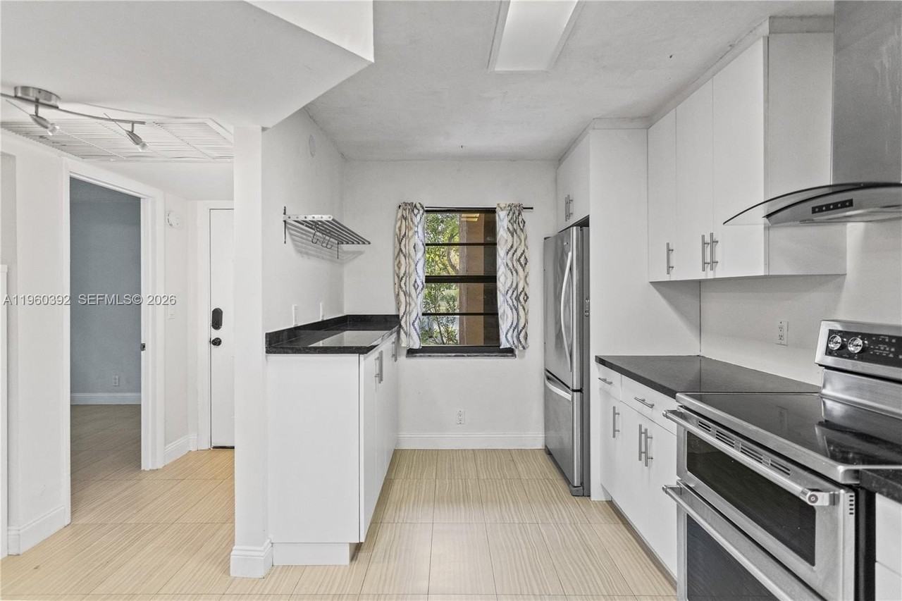 10401 W Broward Blvd #111 - Photo 7 of 50