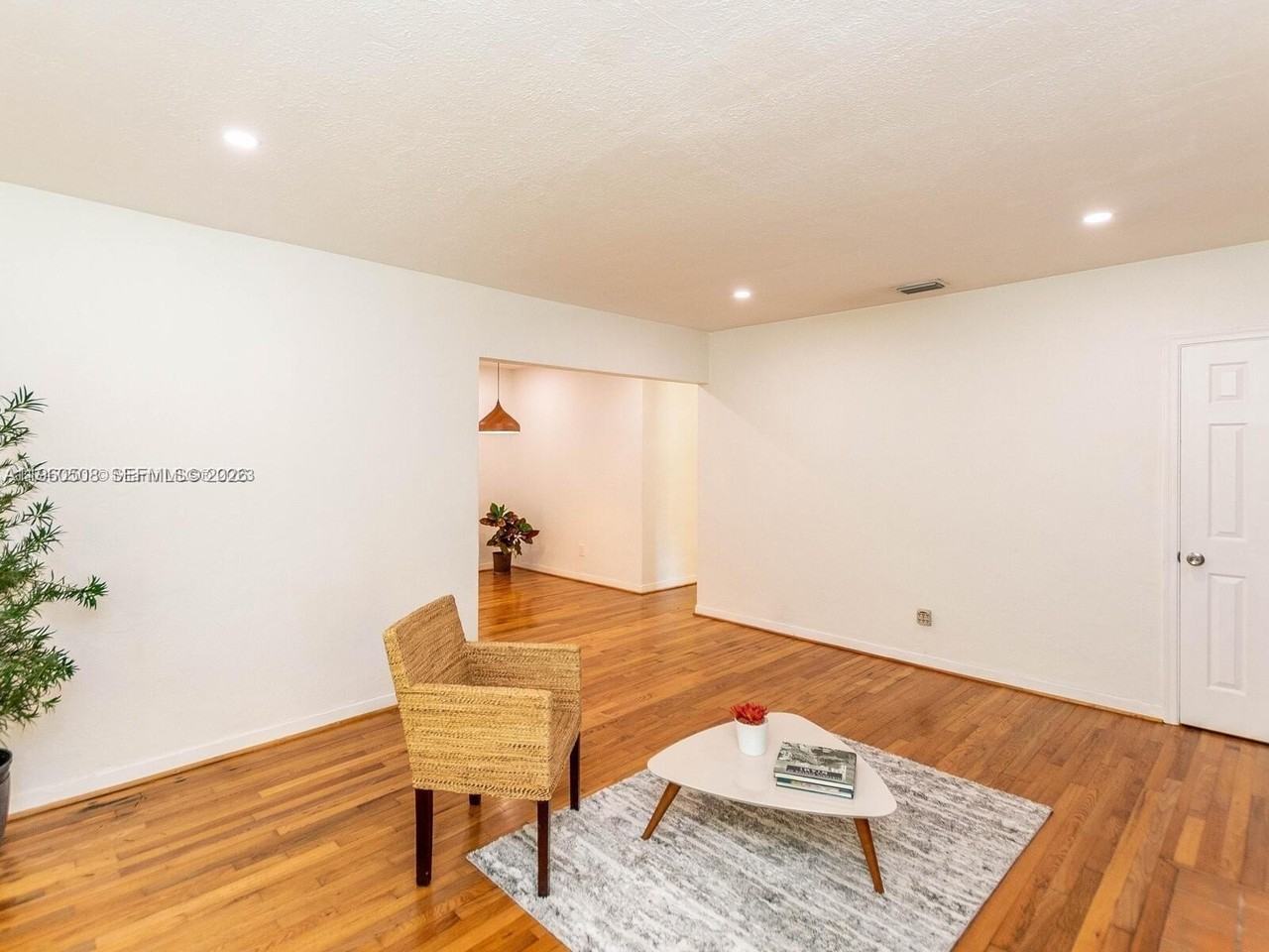 3463 Percival Ave - Photo 3 of 14