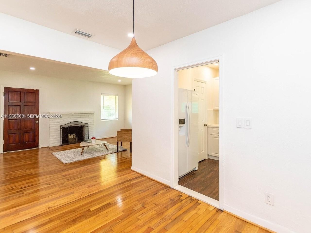 3463 Percival Ave - Photo 4 of 14