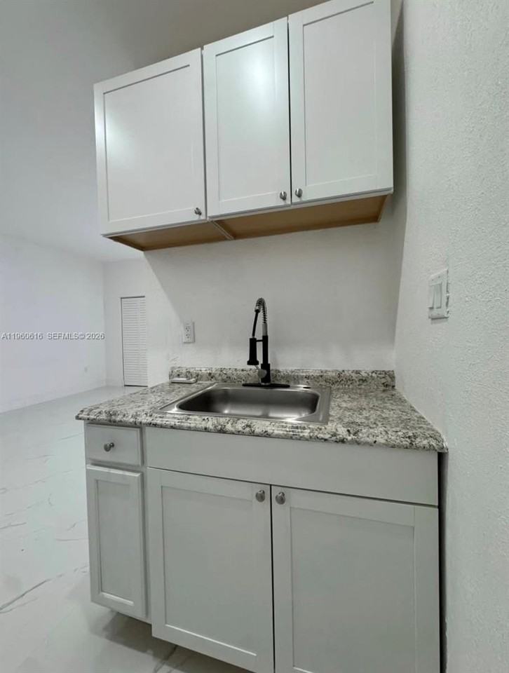 16034 Sw 61st Ln #2 - Photo 5 of 10