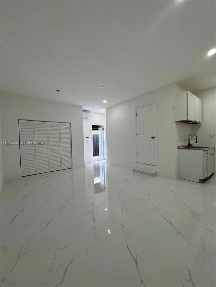 16034 Sw 61st Ln #2 - Photo 6 of 10