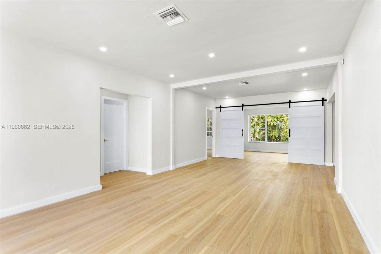 9132 Froude Ave - Photo 3 of 24