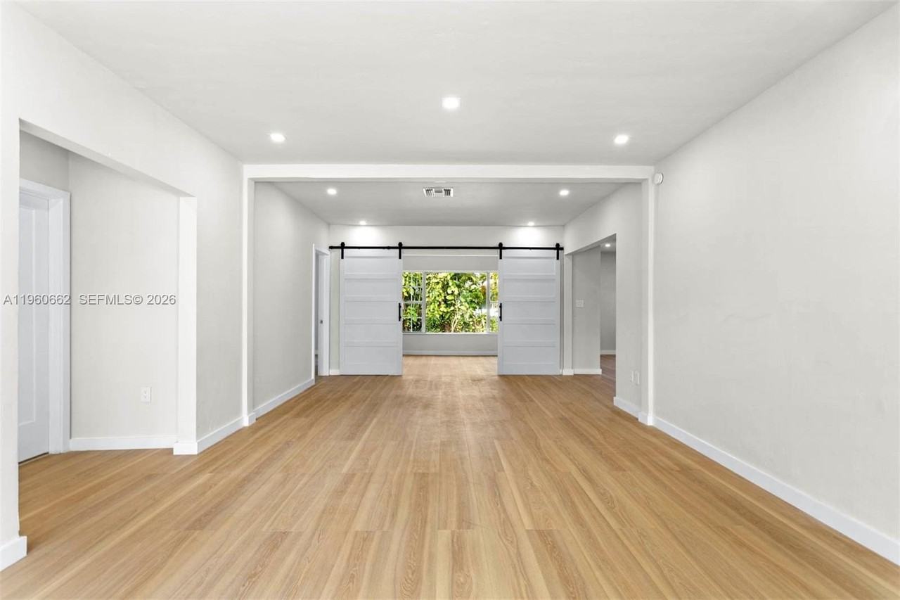 9132 Froude Ave - Photo 4 of 24