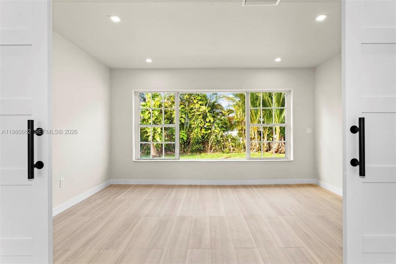 9132 Froude Ave - Photo 6 of 24