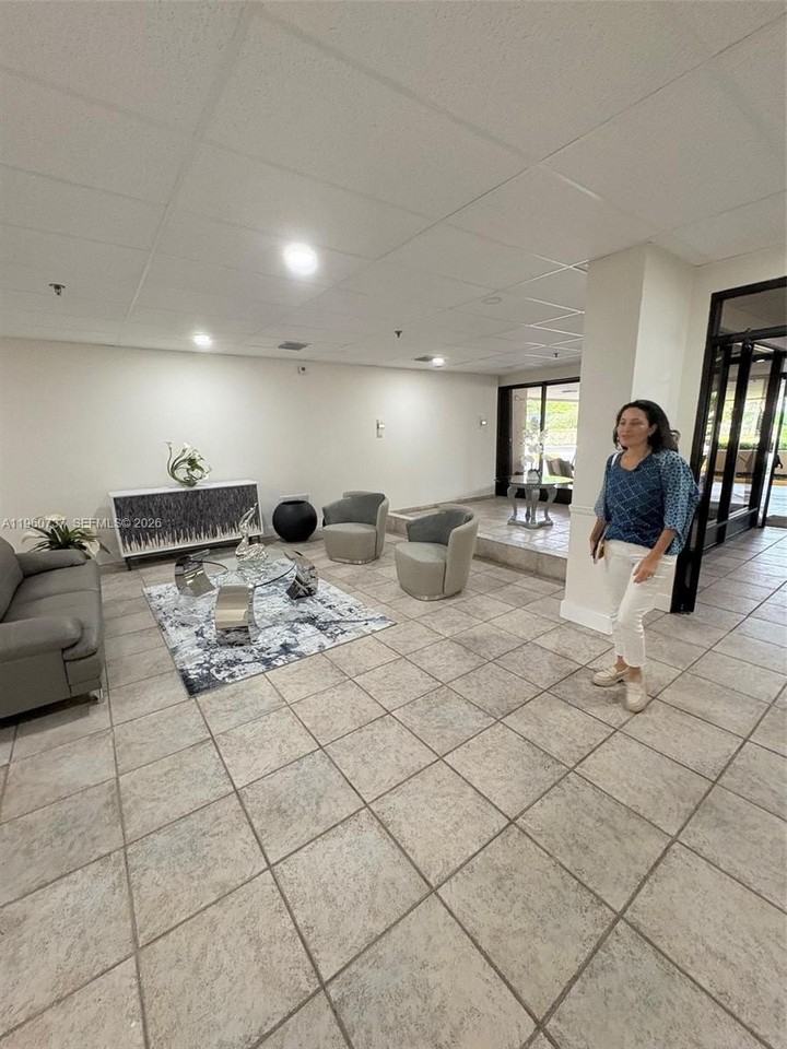 900 Ne 195th St #702 - Photo 4 of 25