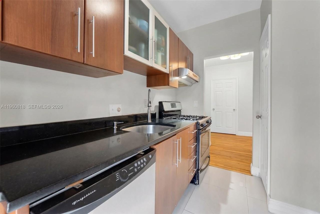 320 85th St #15 - Photo 3 of 13