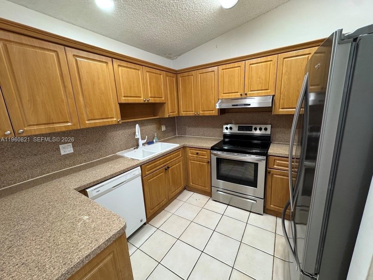 8273 Nw 188th Ter - Photo 6 of 27