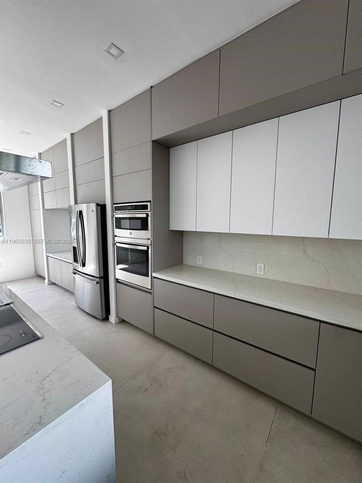 3204 Plaza St - Photo 2 of 19