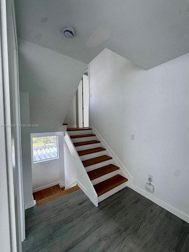 3204 Plaza St - Photo 7 of 19