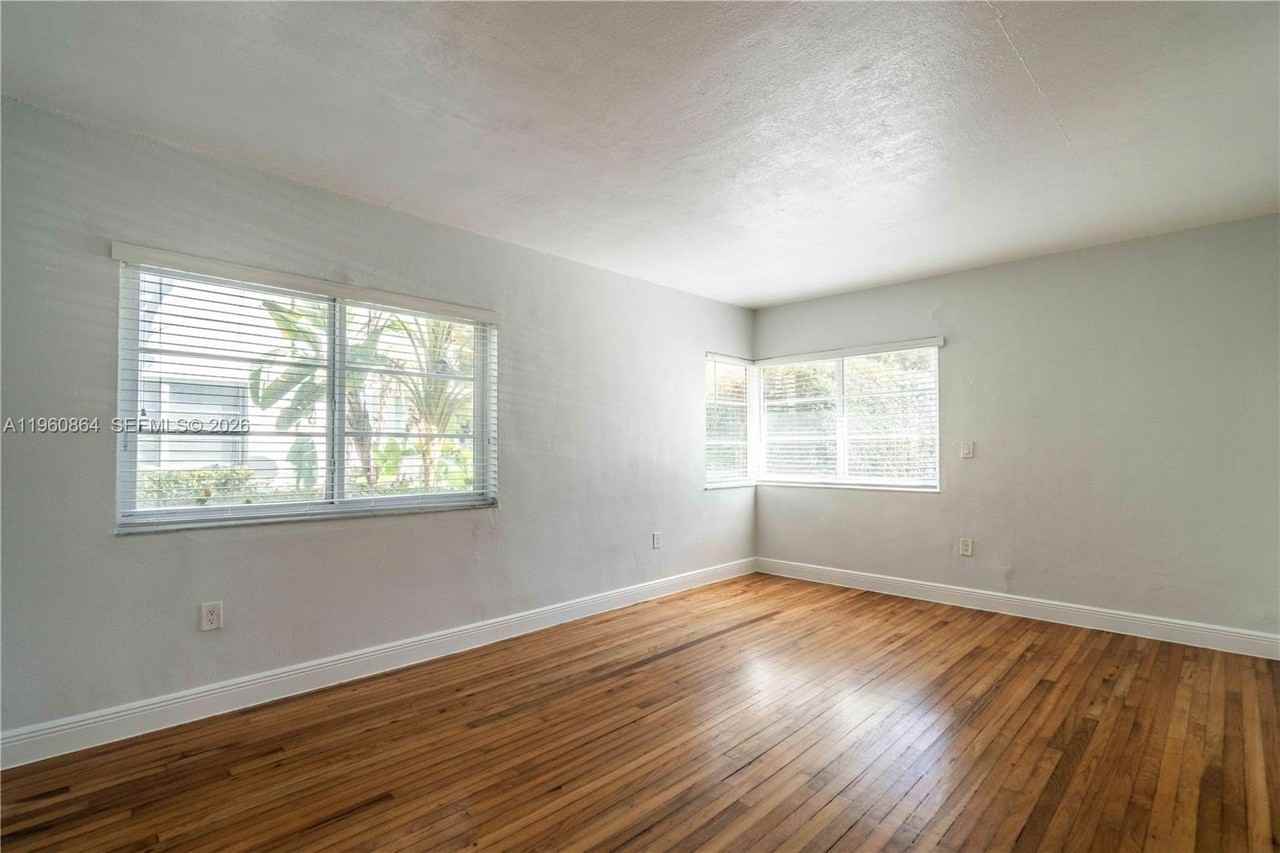 1011 Bay Dr #105 - Photo 4 of 23