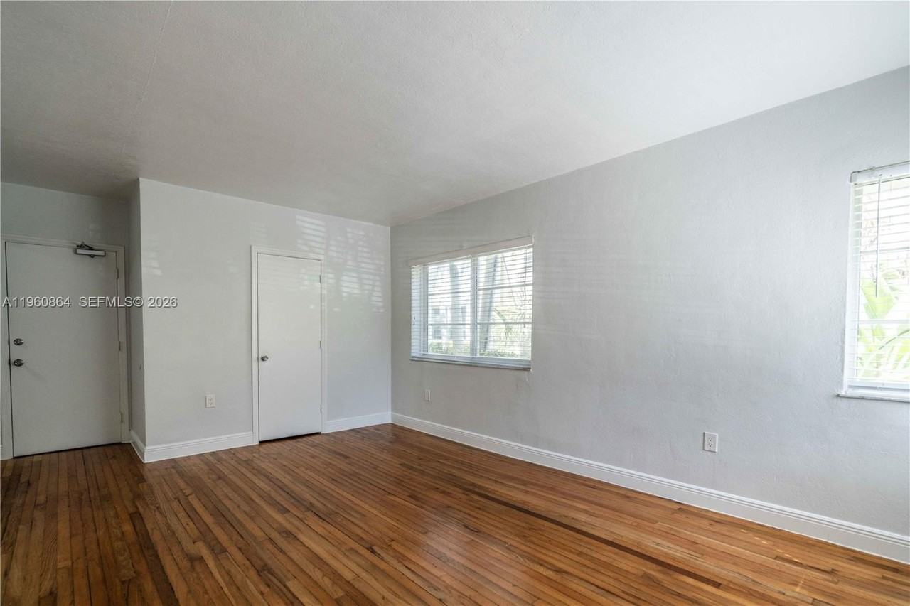 1011 Bay Dr #105 - Photo 5 of 23