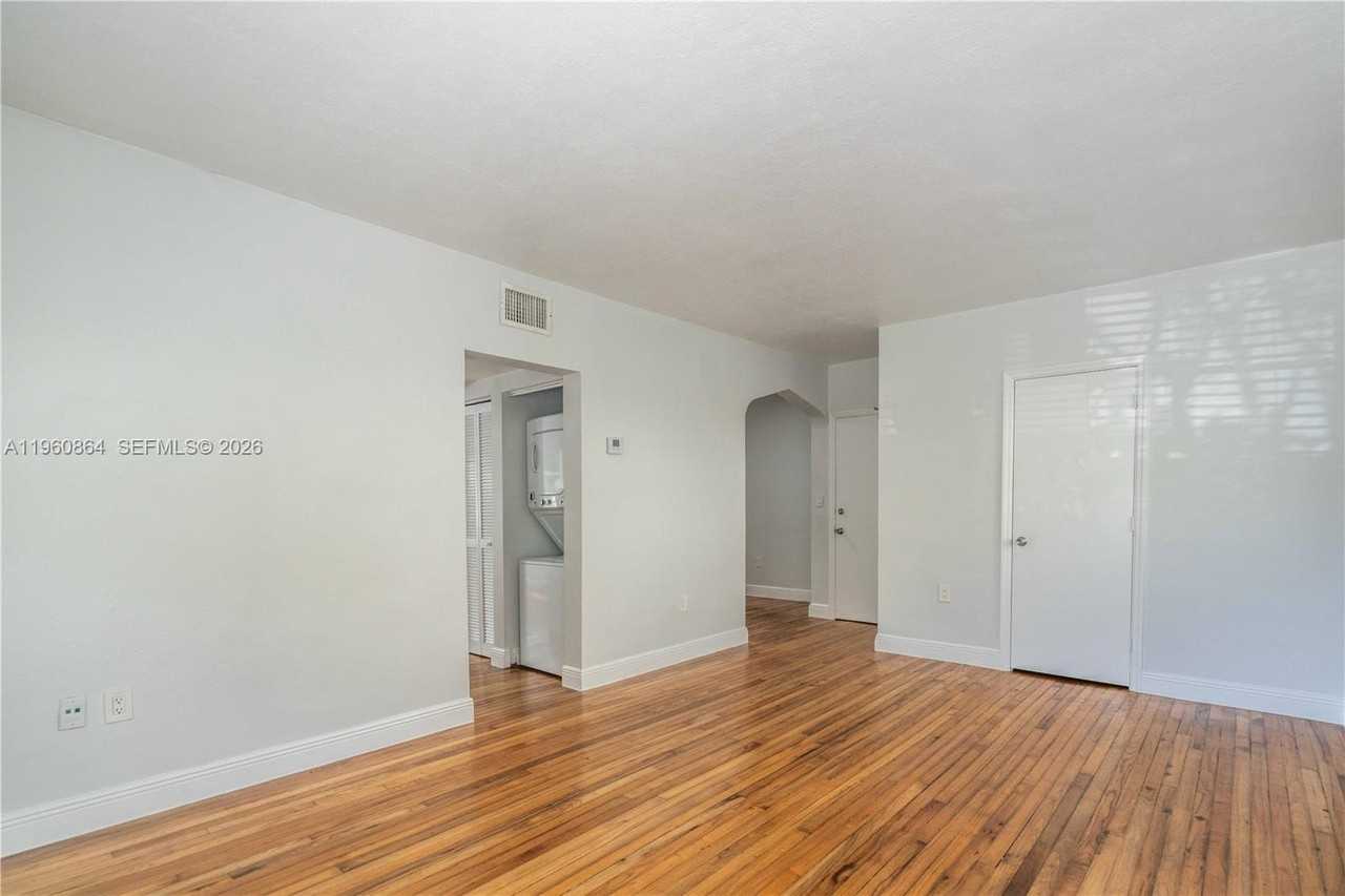 1011 Bay Dr #105 - Photo 6 of 23