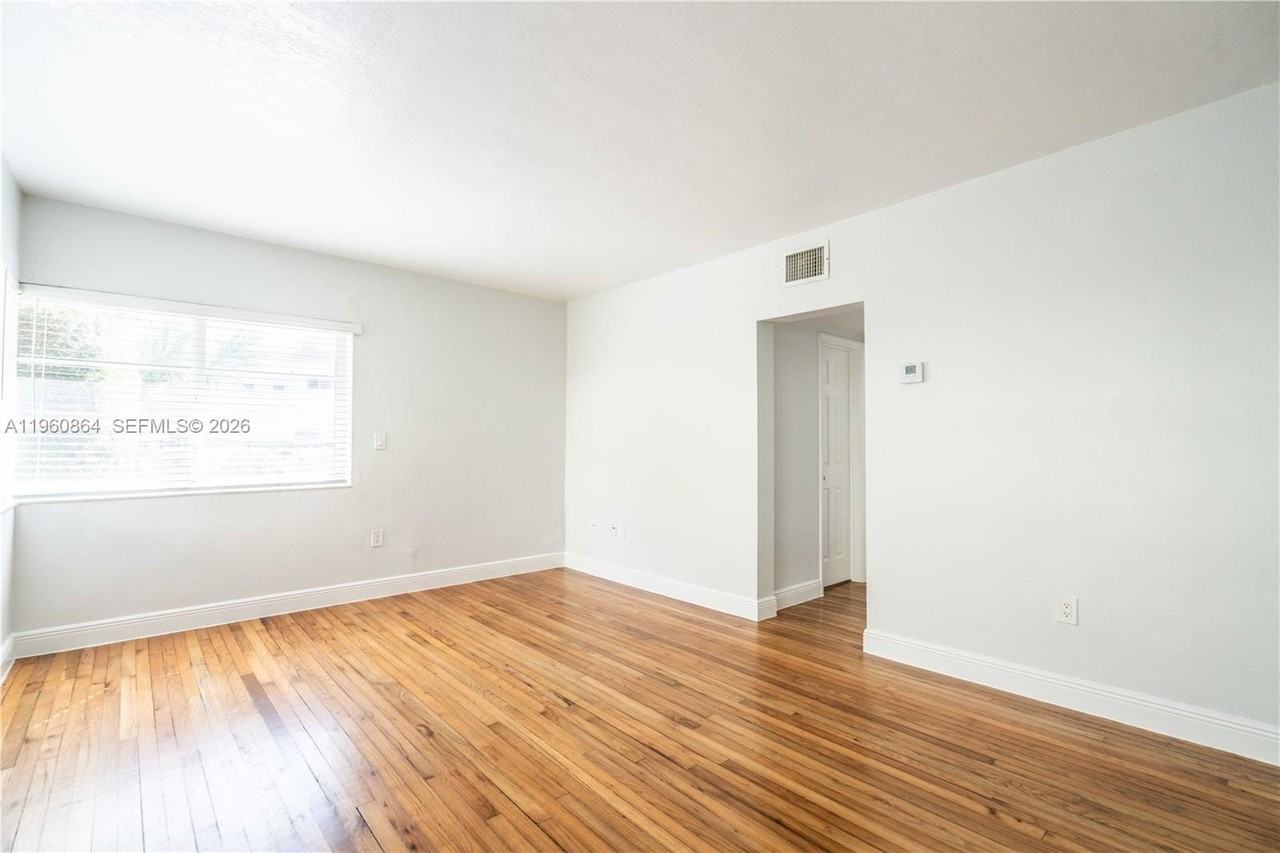 1011 Bay Dr #105 - Photo 7 of 23