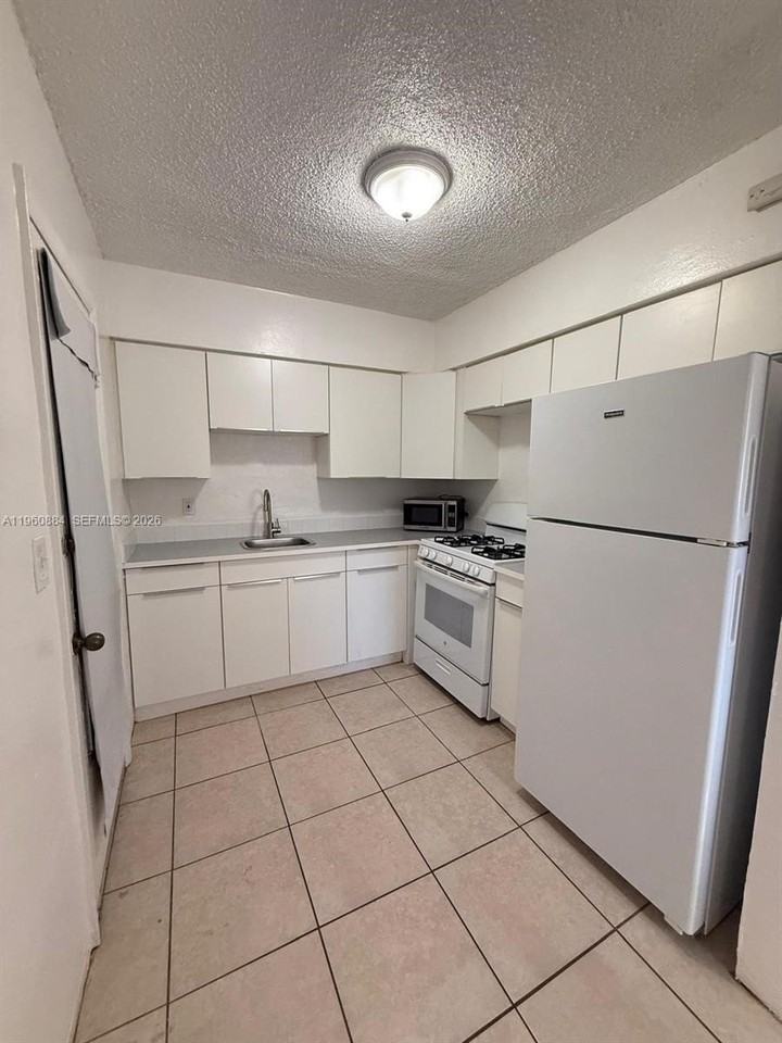 16851 Ne 18th Ave #212 - Photo 2 of 7