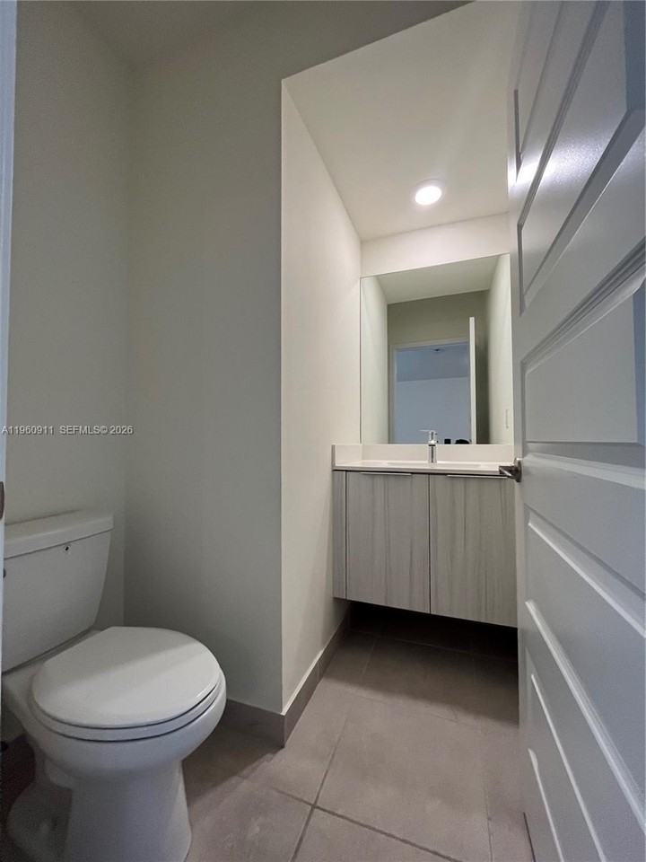 4935 Nw 84th Ave #0 - Photo 7 of 22