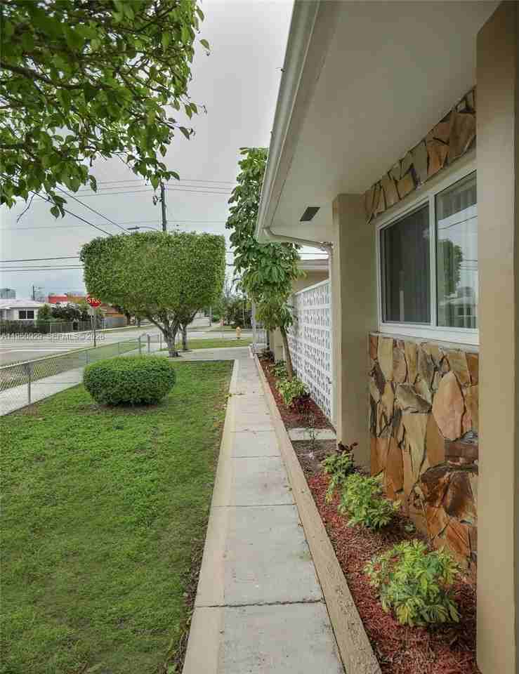 2656 Sw 31st Ct #2654 - Photo 4 of 13