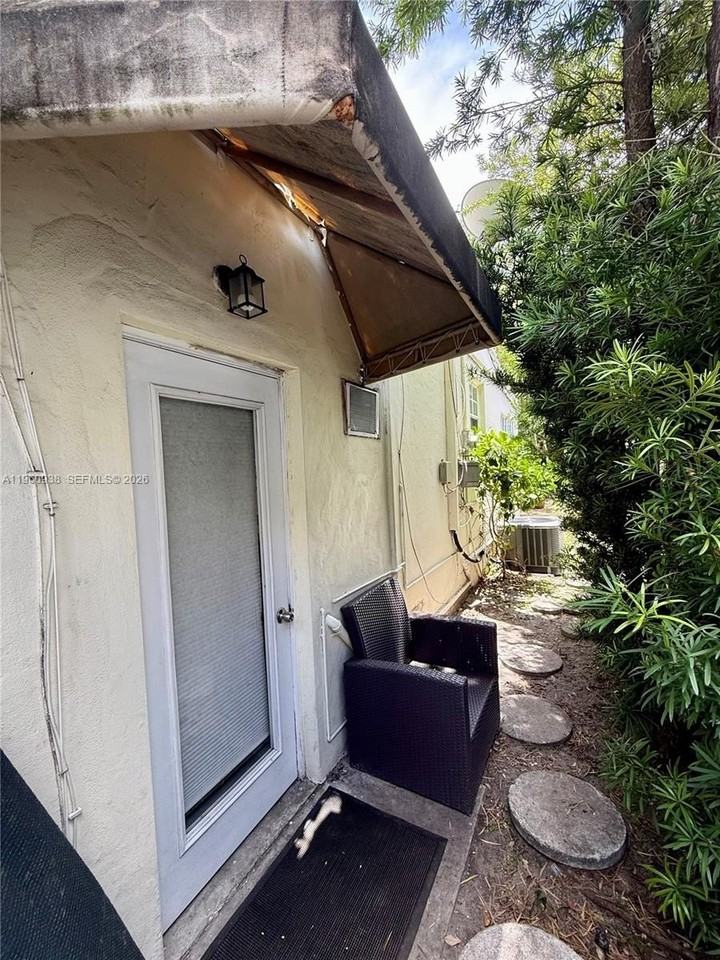 1750 Sw 16th St #1 - Photo 5 of 7