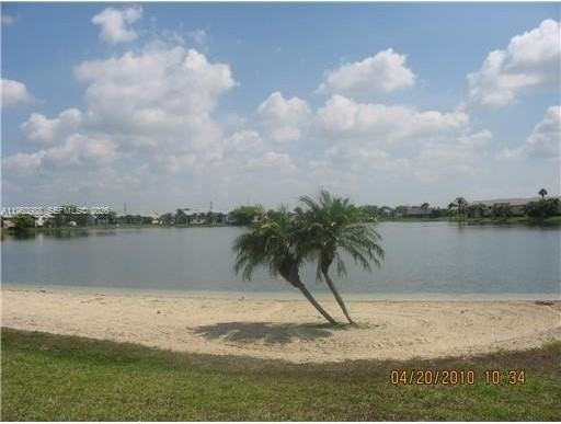 809 Hamilton Dr #809D - Photo 3 of 11