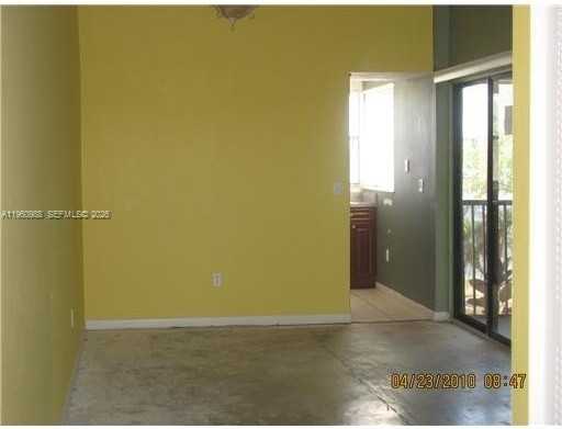 809 Hamilton Dr #809D - Photo 4 of 11