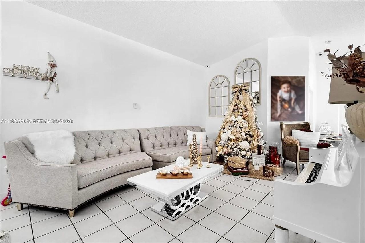 11276 Nw 58th Ter - Photo 7 of 33