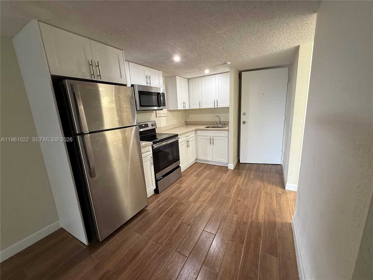 750 Ne 195th St #106 - Photo 2 of 7