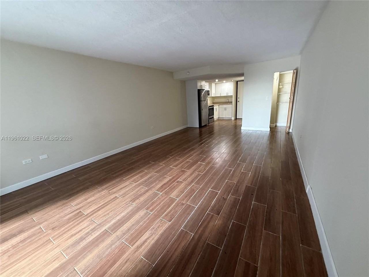 750 Ne 195th St #106 - Photo 3 of 7