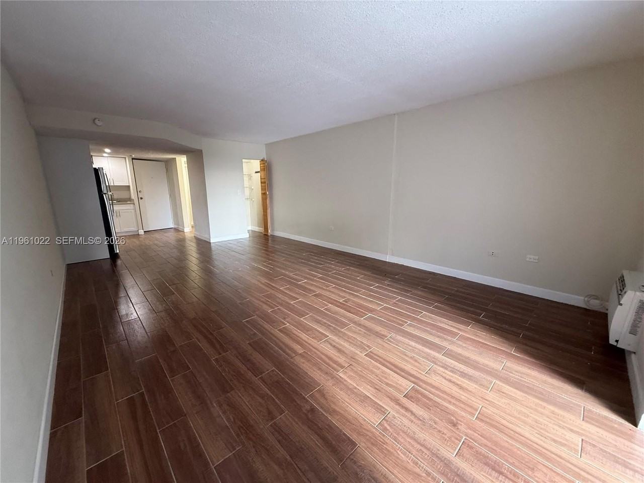 750 Ne 195th St #106 - Photo 4 of 7