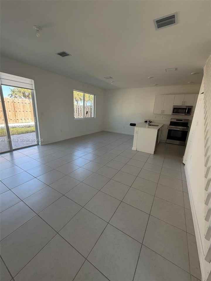 679 Se 13th Street Cir #679 - Photo 5 of 21