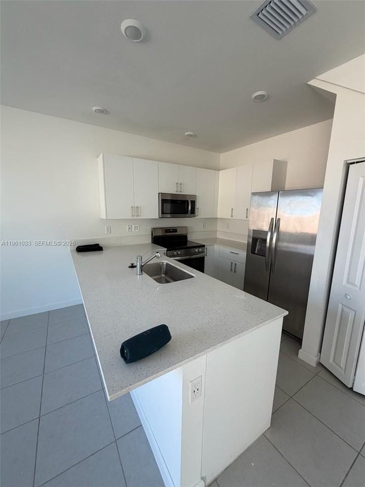 679 Se 13th Street Cir #679 - Photo 6 of 21