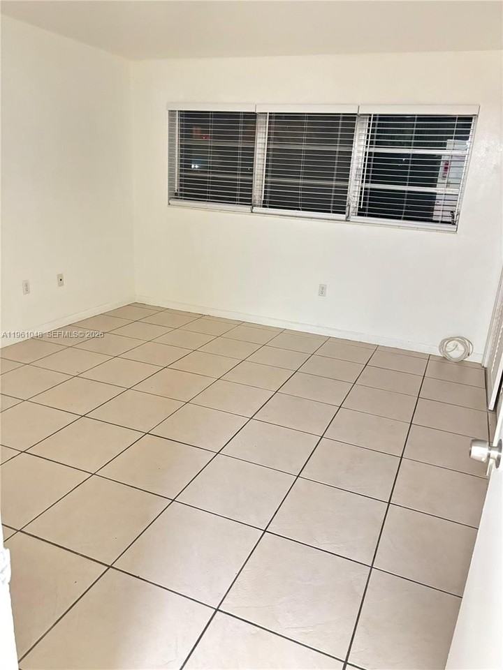 7430 Sw 82nd St #D103 - Photo 5 of 8