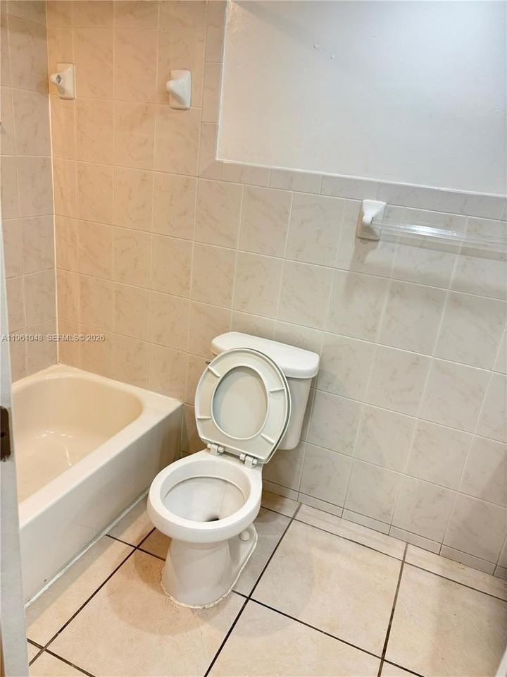 7430 Sw 82nd St #D103 - Photo 7 of 8