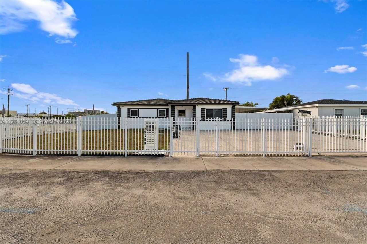 8300 Nw 35th Pl #0 - Photo 2 of 41