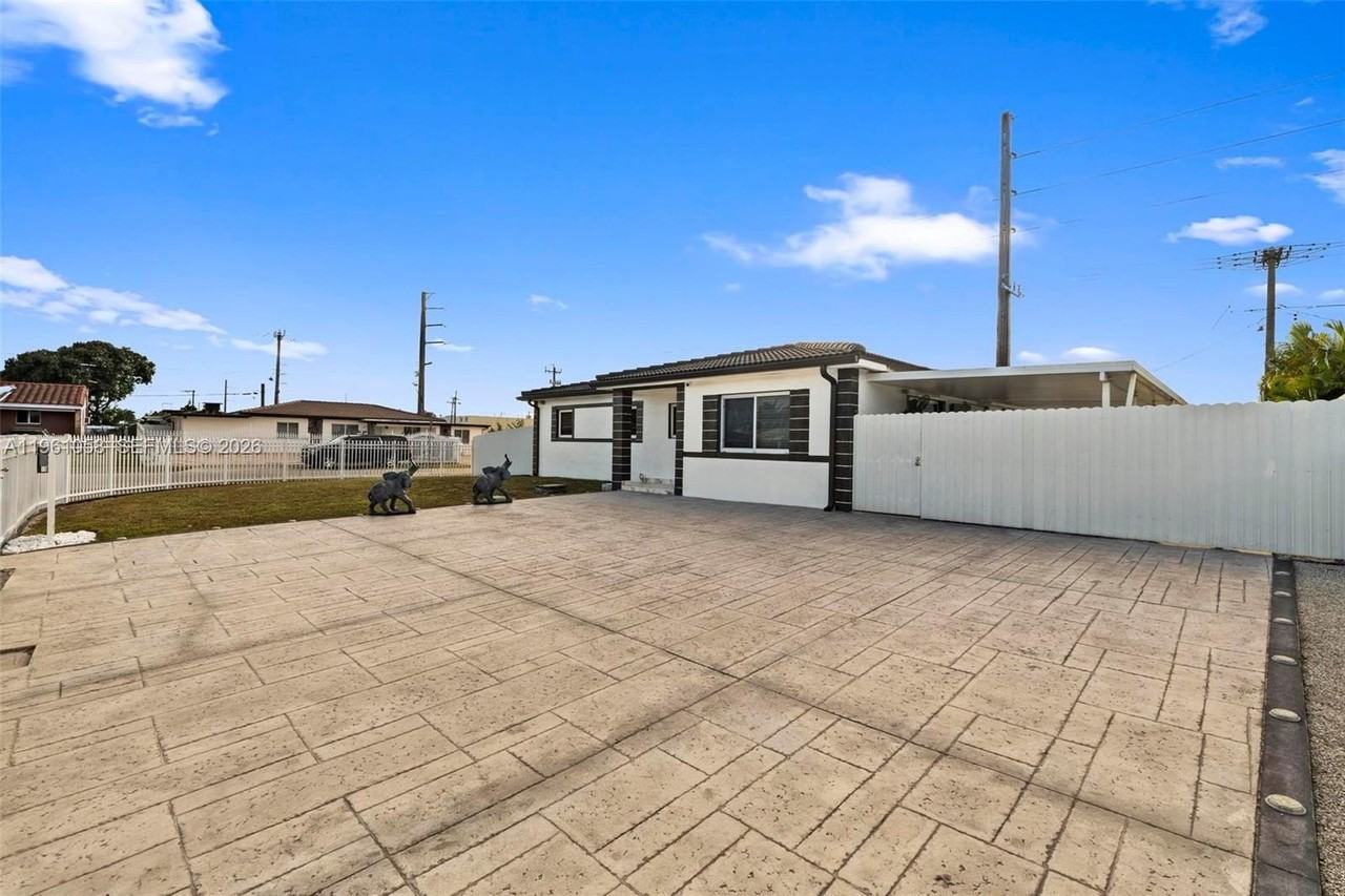 8300 Nw 35th Pl #0 - Photo 4 of 41