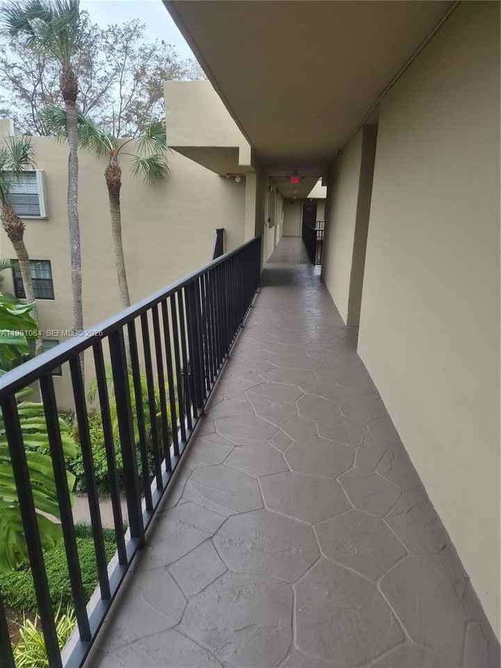 10855 Sw 112th Ave #311 - Photo 3 of 4