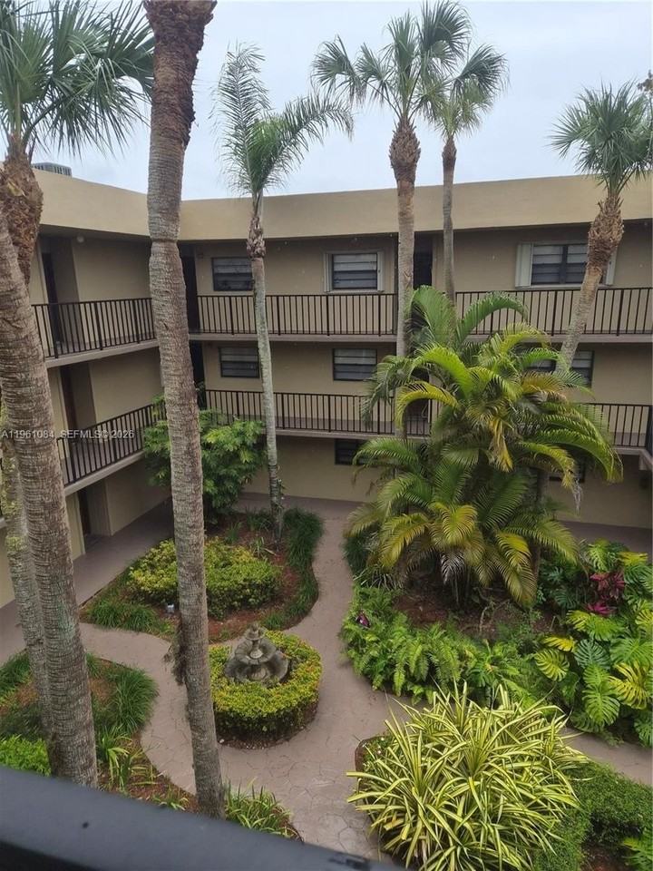 10855 Sw 112th Ave #311 - Photo 4 of 4