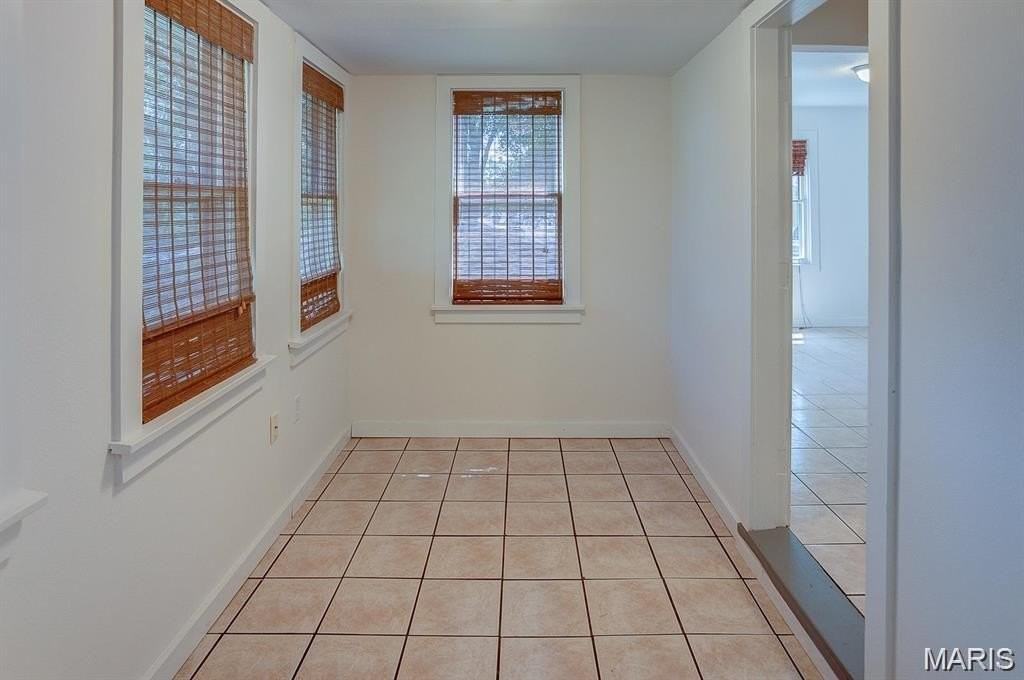 128 S Meridian Rd - Photo 3 of 11