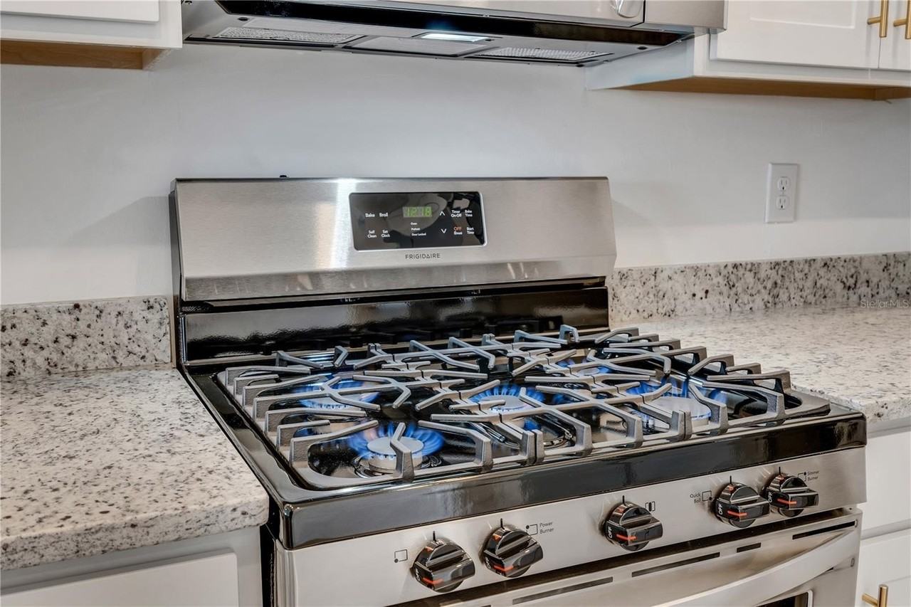 15172 Sunny Day Dr - Photo 6 of 50